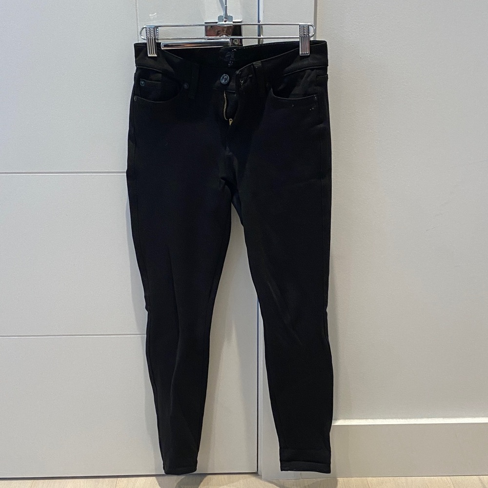 Sleek Black Skinny Jeans for Women